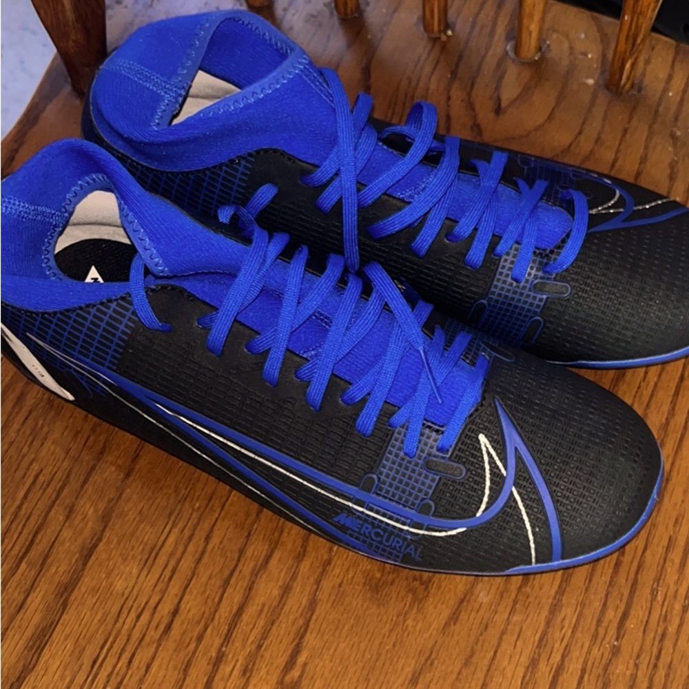 NIKE CLEATS (NEVER WORN)